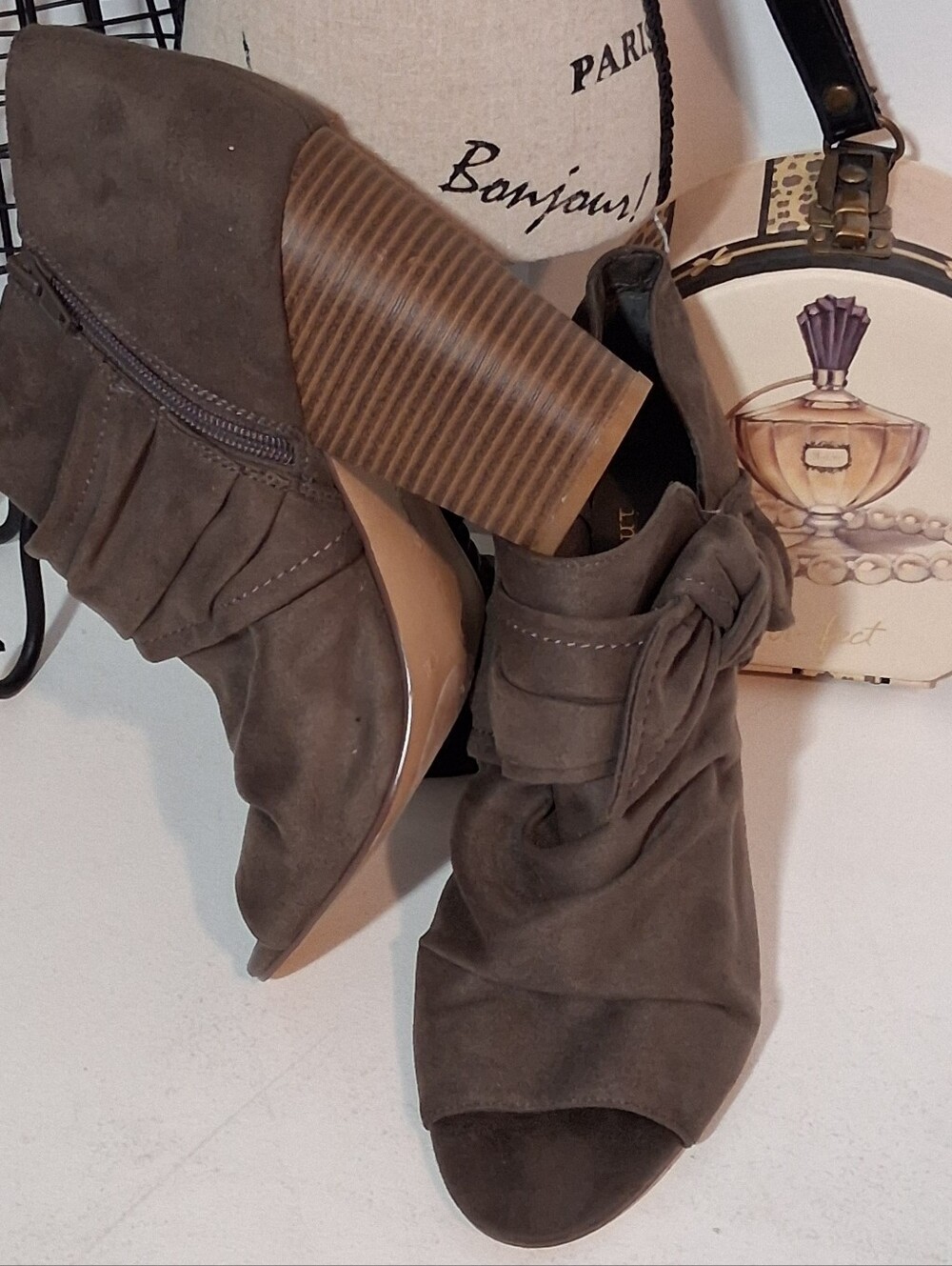 Indigo Rd Taupe Knot Front Faux Suede Peep-Toe Block Heel Booties Sz 10M NWT